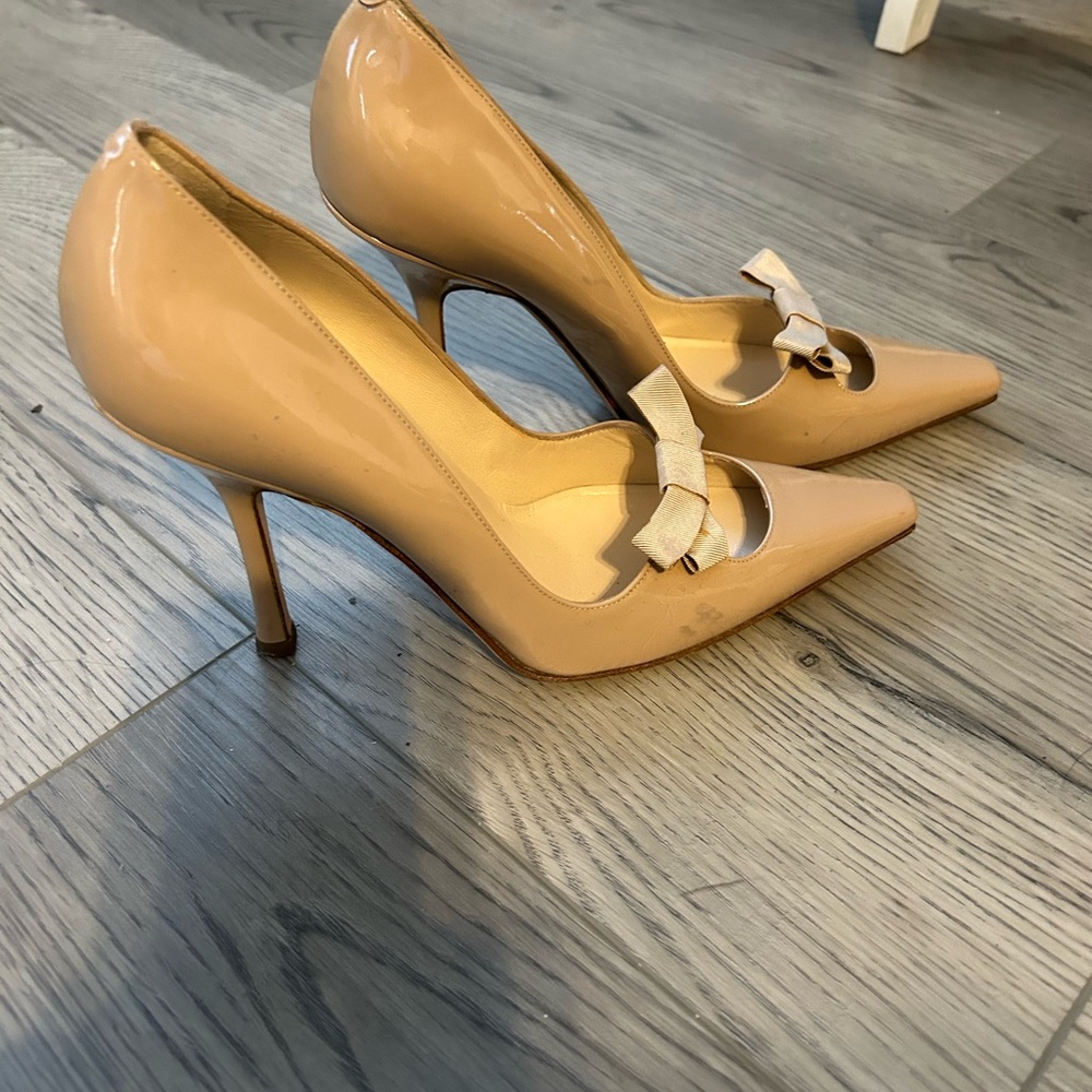 Jimmy Choo Nude Patent Leather Heels with Bow - Picture 2 of 5